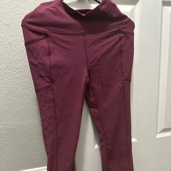 Reebok activewear pants/ leggings - Picture 2 of 4